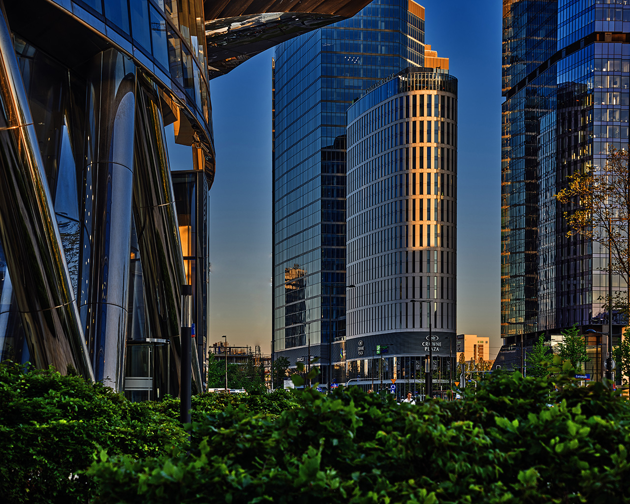 Crowne_Plaza_Warsaw_Th_HUB_Exterior.jpg