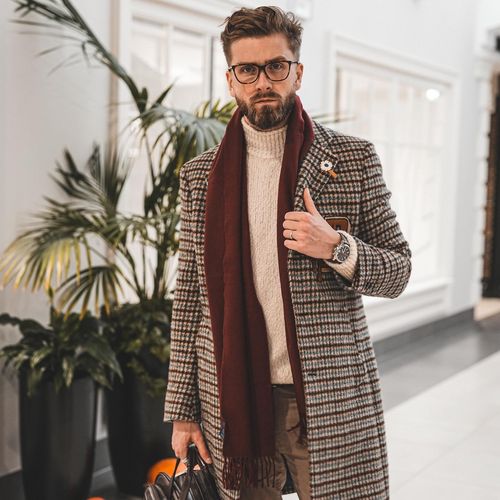 Elegancki, gruby, wełniany płaszcz to inwestycja na przynajmniej kilka sezonów i świetna podstawa do wielu stylizacji....